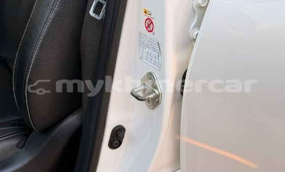Buy Used Toyota Hilux White Car in Phnom Penh in Phnom Penh Buy Used Toyota Hilux White Car in Phnom Penh in Phnom Penh