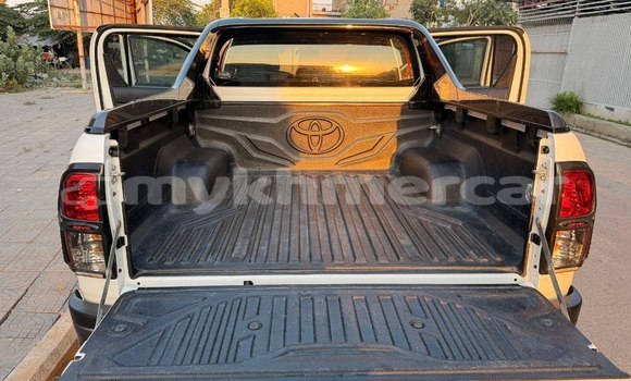 Buy Used Toyota Hilux White Car in Phnom Penh in Phnom Penh Buy Used Toyota Hilux White Car in Phnom Penh in Phnom Penh