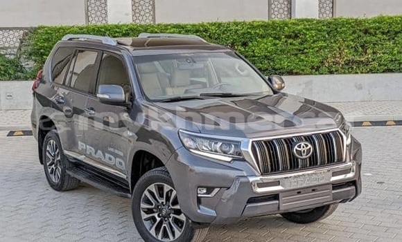 Buy Used Toyota Land Cruiser Prado White Car in Phnom Penh in Phnom Penh