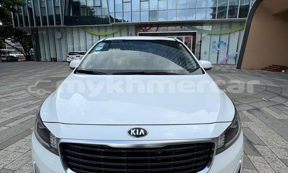 Buy Used Kia Carnival White Car in Phnom Penh in Phnom Penh