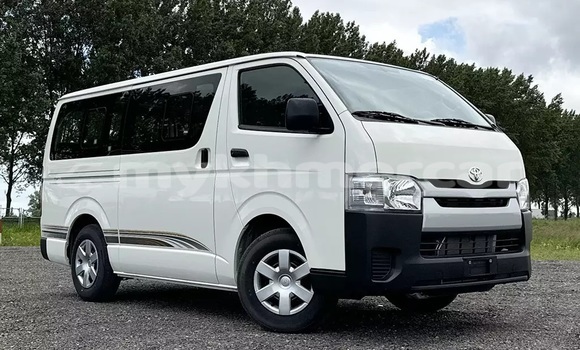 Buy Used Toyota HiAce White Truck in Battambang in Battambang Province