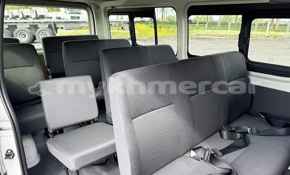 Buy Used Toyota HiAce White Truck in Battambang in Battambang Province Buy Used Toyota HiAce White Truck in Battambang in Battambang Province