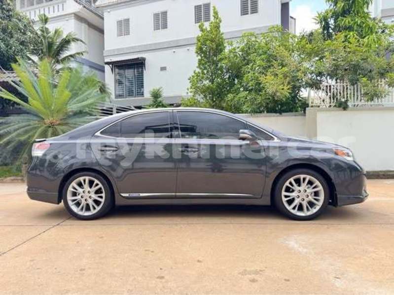 Big with watermark toyota c hr svay rieng province bavet 10037