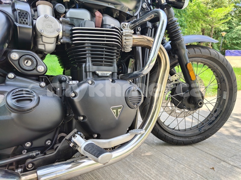 Big with watermark triumph bonneville phnom penh phnom penh 10044