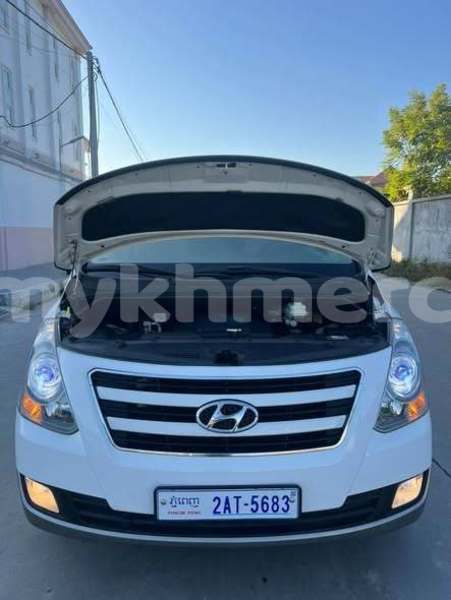 Big with watermark hyundai h1 svay rieng province bavet 10051