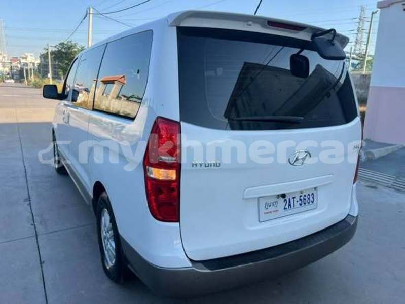 Big with watermark hyundai h1 svay rieng province bavet 10051