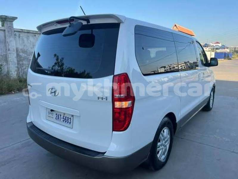 Big with watermark hyundai h1 svay rieng province bavet 10051