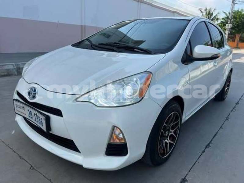 Big with watermark toyota prius svay rieng province bavet 10056