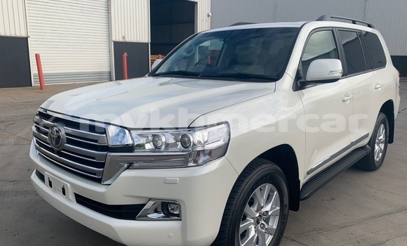 Buy Used Toyota Land Cruiser White Car in Phnom Penh in Phnom Penh