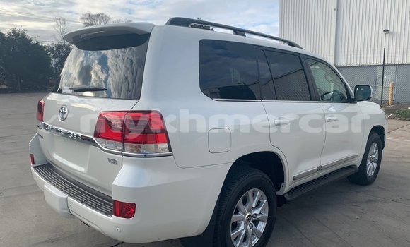 Buy Used Toyota Land Cruiser White Car in Phnom Penh in Phnom Penh Buy Used Toyota Land Cruiser White Car in Phnom Penh in Phnom Penh