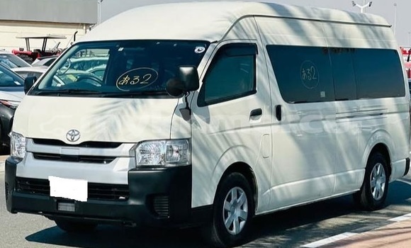 Buy Used Toyota Hiace White Car in Phnom Penh in Phnom Penh