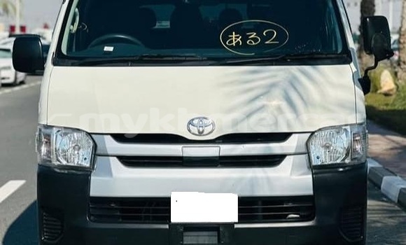 Buy Used Toyota Hiace White Car in Phnom Penh in Phnom Penh Buy Used Toyota Hiace White Car in Phnom Penh in Phnom Penh