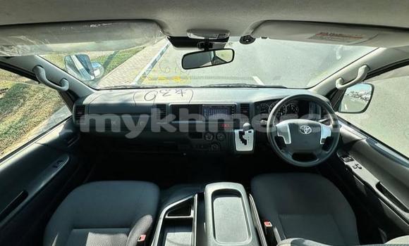 Buy Used Toyota Hiace White Car in Phnom Penh in Phnom Penh Buy Used Toyota Hiace White Car in Phnom Penh in Phnom Penh