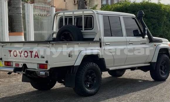 Buy Used Toyota Land Cruiser White Car in Phnom Penh in Phnom Penh Buy Used Toyota Land Cruiser White Car in Phnom Penh in Phnom Penh