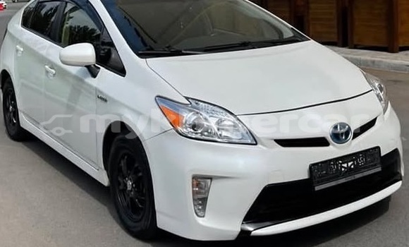 Buy Used Toyota Prius White Car in Phnom Penh in Phnom Penh