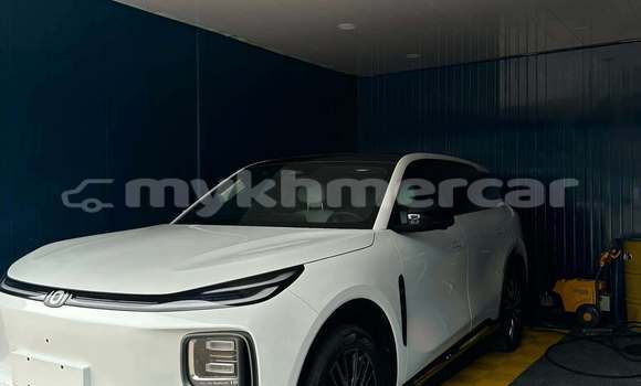Buy Used Changan Alsvin V7 White Car in Phnom Penh in Phnom Penh