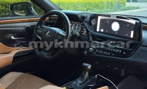 Buy Used Lexus ES White Car in Phnom Penh in Phnom Penh Buy Used Lexus ES White Car in Phnom Penh in Phnom Penh
