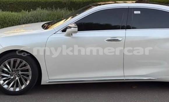 Buy Used Lexus ES White Car in Phnom Penh in Phnom Penh Buy Used Lexus ES White Car in Phnom Penh in Phnom Penh