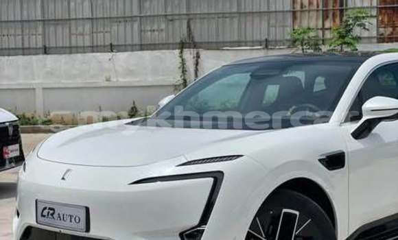 Buy Used Hyundai Accent White Car in Banlung in Ratanakiri Province Buy Used Hyundai Accent White Car in Banlung in Ratanakiri Province