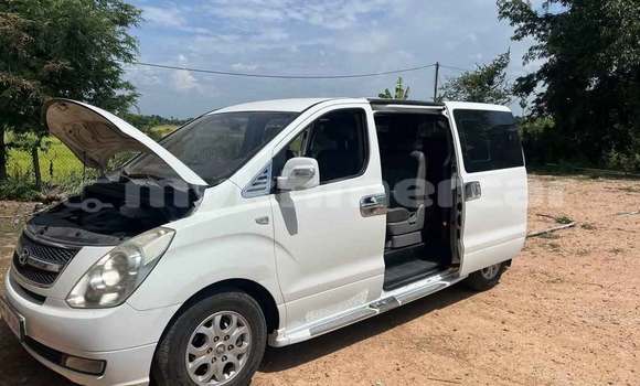 Buy Used Hyundai Starex White Car in Phnom Penh in Phnom Penh Buy Used Hyundai Starex White Car in Phnom Penh in Phnom Penh