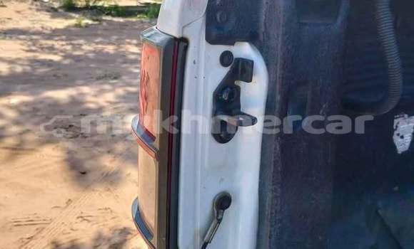 Buy Used Ford Windstar White Car in Chbar Mon in Kampong Speu Province
