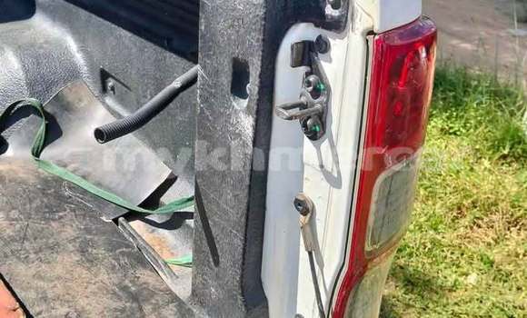Buy Used Ford Windstar White Car in Chbar Mon in Kampong Speu Province Buy Used Ford Windstar White Car in Chbar Mon in Kampong Speu Province