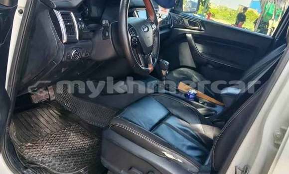 Buy Used Ford Windstar White Car in Chbar Mon in Kampong Speu Province Buy Used Ford Windstar White Car in Chbar Mon in Kampong Speu Province