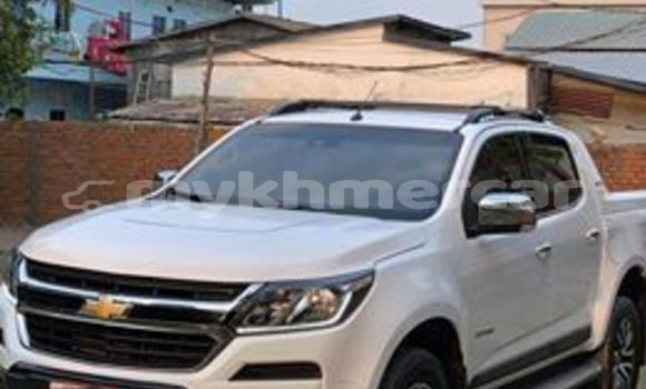 Buy Used Chevrolet Colorado White Car in Phnom Penh in Phnom Penh