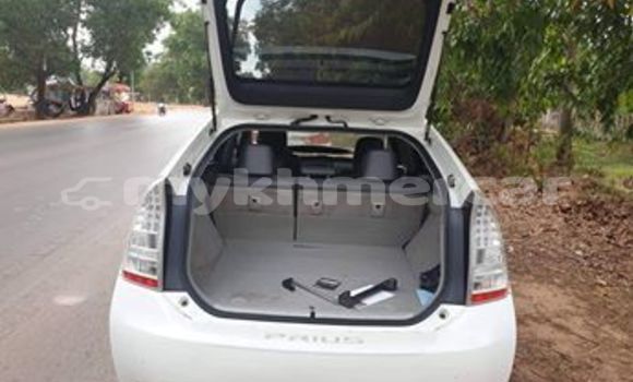 Buy Used Toyota Prius White Car in Phnom Penh in Phnom Penh Buy Used Toyota Prius White Car in Phnom Penh in Phnom Penh