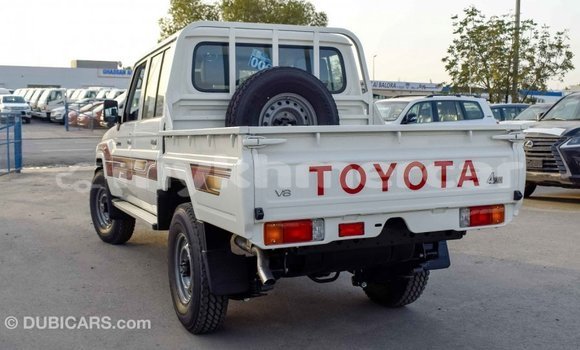 Acheter Import Voiture Toyota Land Cruiser Blanc à Import - Dubai, Kampot Province Acheter Import Voiture Toyota Land Cruiser Blanc à Import - Dubai, Kampot Province
