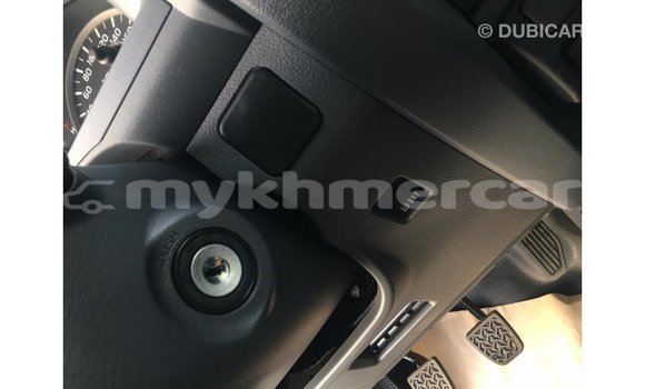 Acheter Import Voiture Toyota Land Cruiser Blanc à Import - Dubai, Kampot Province Acheter Import Voiture Toyota Land Cruiser Blanc à Import - Dubai, Kampot Province