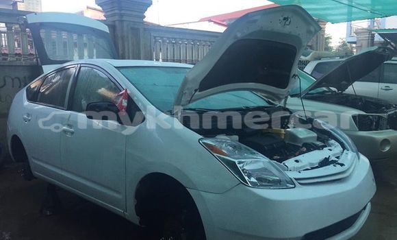 Buy Used Toyota Prius White Car in Phnom Penh in Phnom Penh Buy Used Toyota Prius White Car in Phnom Penh in Phnom Penh