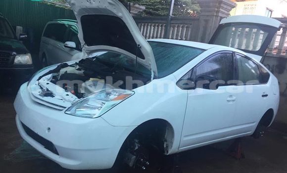 Buy Used Toyota Prius White Car in Phnom Penh in Phnom Penh Buy Used Toyota Prius White Car in Phnom Penh in Phnom Penh