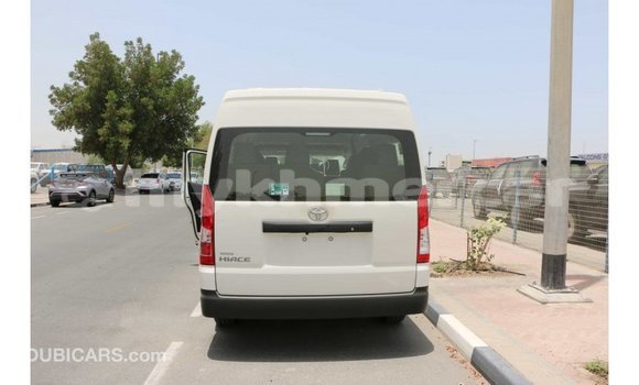 Acheter Import Voiture Toyota Hiace Blanc à Import - Dubai, Kampot Province Acheter Import Voiture Toyota Hiace Blanc à Import - Dubai, Kampot Province