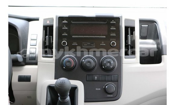 Acheter Import Voiture Toyota Hiace Blanc à Import - Dubai, Kampot Province Acheter Import Voiture Toyota Hiace Blanc à Import - Dubai, Kampot Province