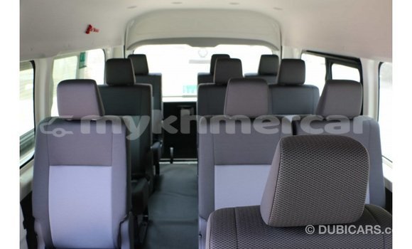 Acheter Import Voiture Toyota Hiace Blanc à Import - Dubai, Kampot Province Acheter Import Voiture Toyota Hiace Blanc à Import - Dubai, Kampot Province