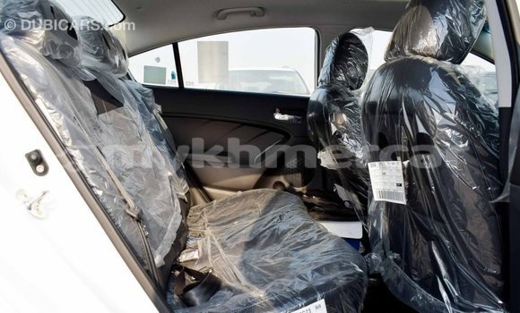 Acheter Import Voiture Kia Cerato Blanc à Import - Dubai, Kampot Province Acheter Import Voiture Kia Cerato Blanc à Import - Dubai, Kampot Province