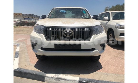 Acheter Import Voiture Toyota Prado Blanc à Import - Dubai, Kampot Province Acheter Import Voiture Toyota Prado Blanc à Import - Dubai, Kampot Province