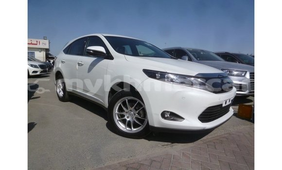 Acheter Import Voiture Toyota Harrier Blanc à Import - Dubai, Kampot Province Acheter Import Voiture Toyota Harrier Blanc à Import - Dubai, Kampot Province